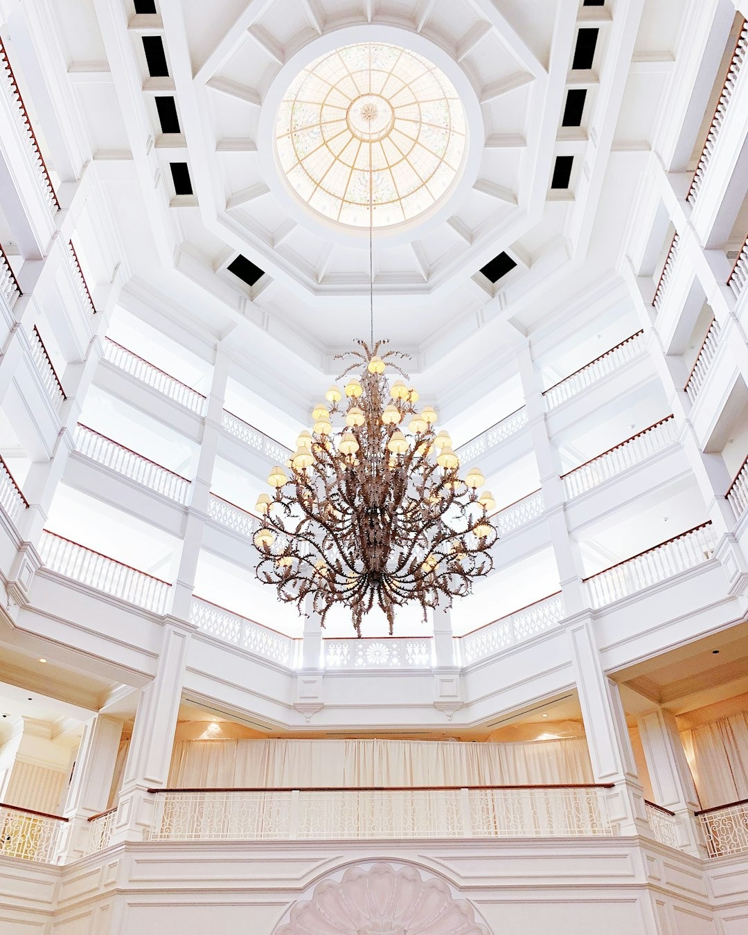 Disney World On-Site vs Off-Site Hotels: The Real Math (2026)