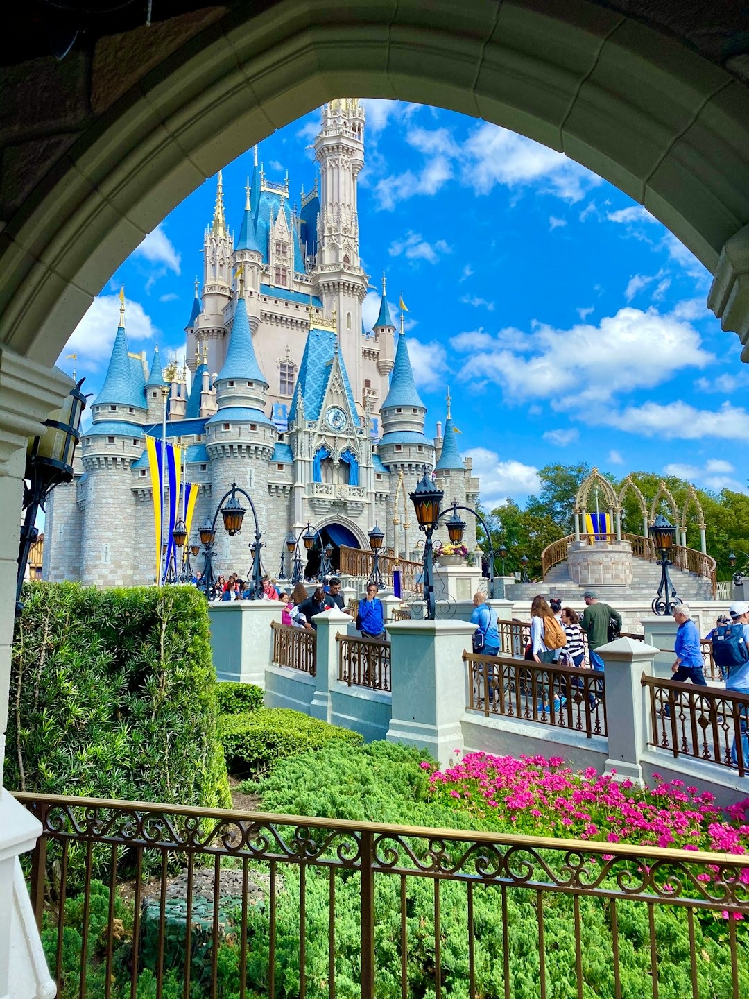 Best time to ride Disney World rides — Cinderella Castle and crowds by time of day